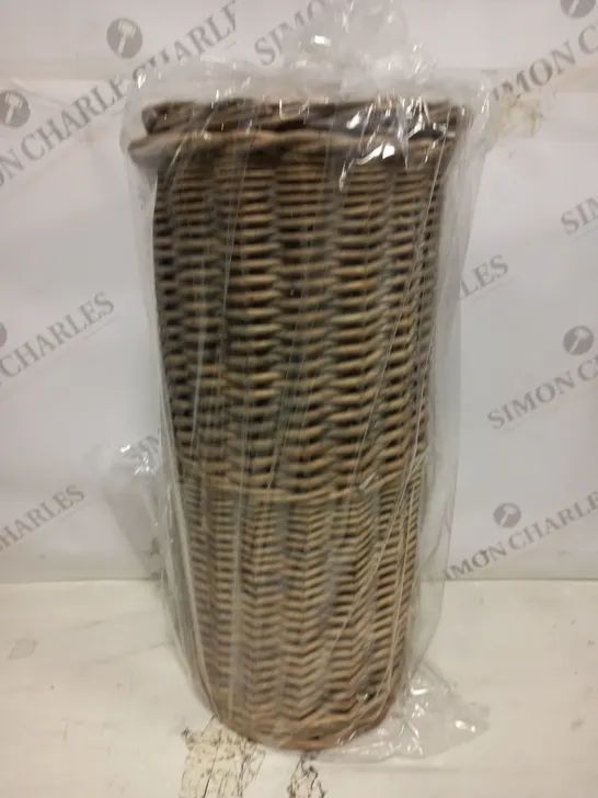 WICKER EFFECT TOILET ROLL HOLDER