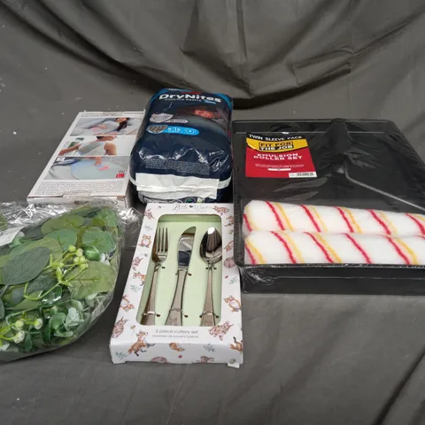 LARGE BOX OF ASSORTED HOUSE HOLD ITEMS TO INCLUDE ROLLER SET, ARTIFICIAL PLANTS AND DRYNITES