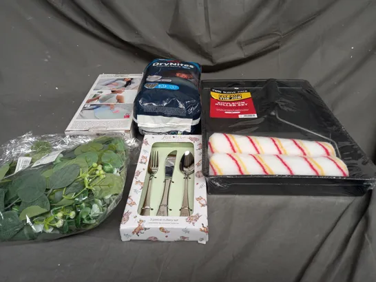 LARGE BOX OF ASSORTED HOUSE HOLD ITEMS TO INCLUDE ROLLER SET, ARTIFICIAL PLANTS AND DRYNITES