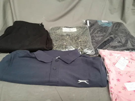 BOX OF APPROXIMATELY 25 ASSORTED CLOTHING ITEMS TO INCLUDE - PANTS , POLO SHIRT , DRESS ETC