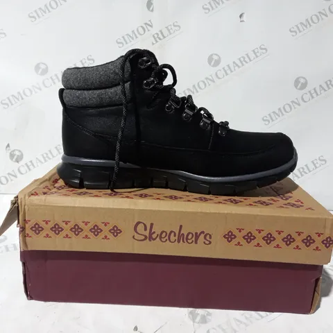 BOXED PAIR OF SKECHERS SYNERGY WARM TECH BOOTS IN BLACK UK SIZE 6.5