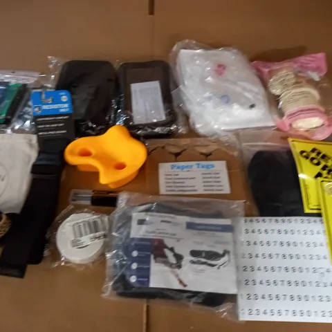 LARGE QUANTITY OF ASSORTED HOUSEHOLD BITS AND BOBS 