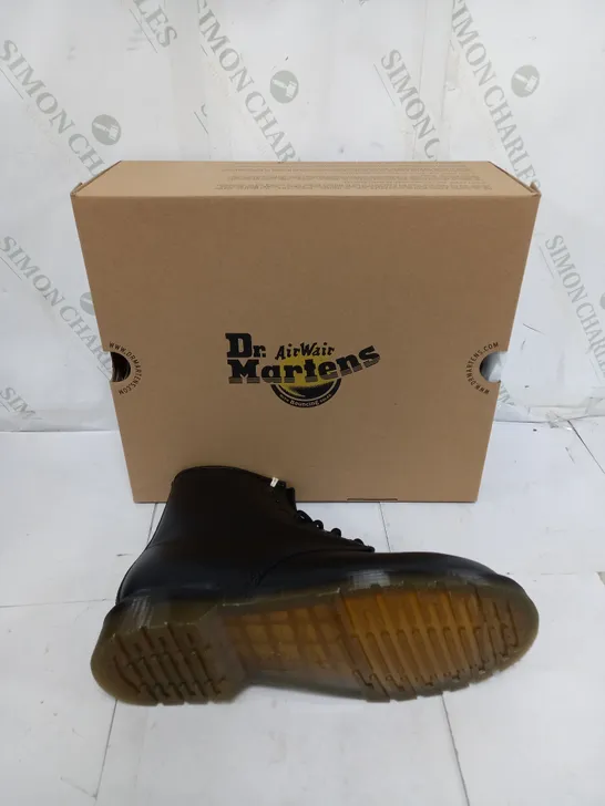 BOXED PAIR OF DR MARTENS BOOTS 1460 BLACK UK 8 