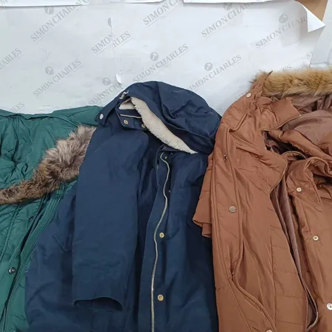 BOX OF APPROX 15 ASSORTED ITEMS TO INCLUDE - JOULES WATERPROOF COAT IN BLUE - CENTIGRADE XS GREEN COAT - D&CO FLEECE JACKET ECT 