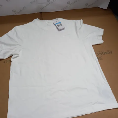 NIKE DRI-FIT WHITE T-SHIRT - M