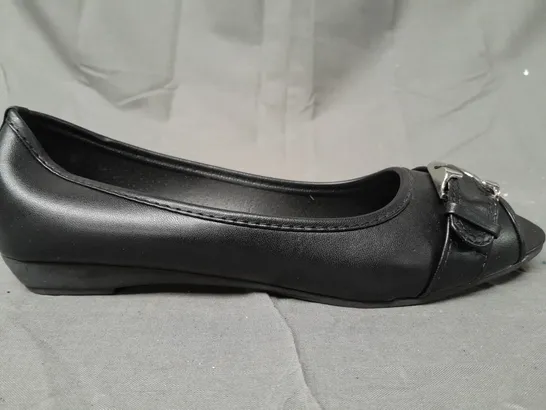 BOX OF APPROXIMATELY 10 BOXED PAIRS OF SOFIA PEEP TOE SLIP-ON SHOES IN BLACK - VARIOUS SIZES