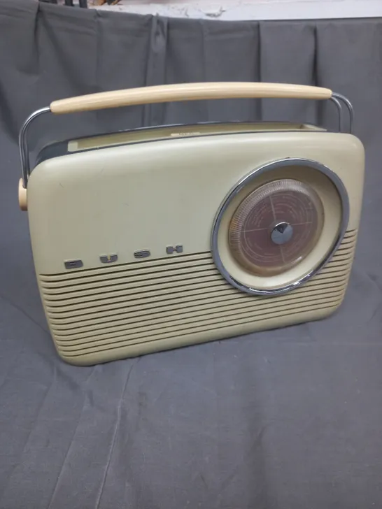 BUSH TR 82C VINTAGE RADIO 