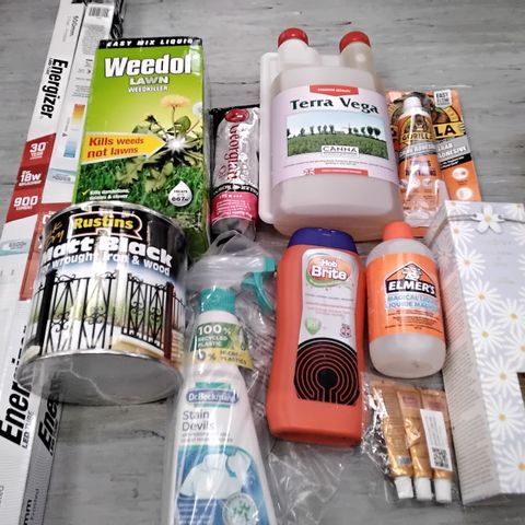 TOTE OF ASSORTED ITEMS INCLUDING RUSTINS QUICK DRY MATT BLACK PAINT, WEEDON LAWN WEEDKILLER, TERRA VEGA FERTILISER, GORILLA GLUE, WILD DAISY AND ROSE REED DIFFUSER