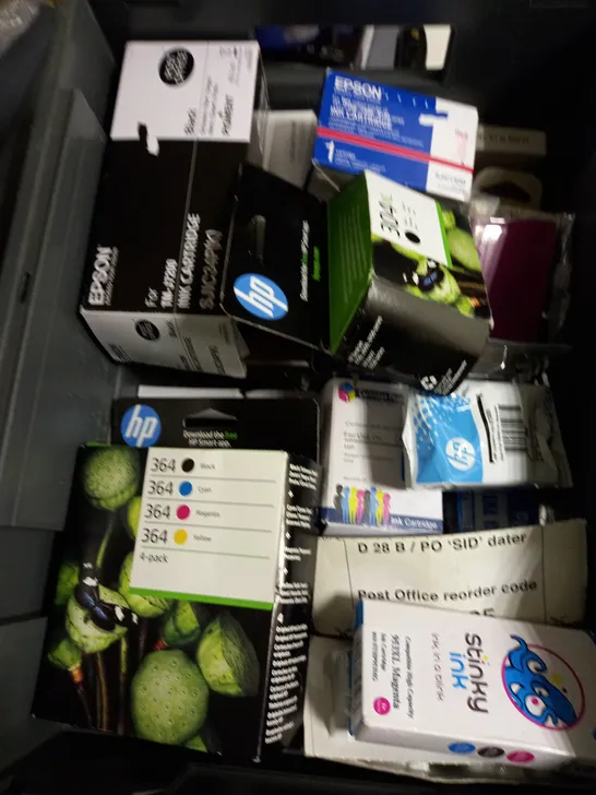 LARGE QUANTITY OF INK AND TONER CARTRIDGES. VARIOUS COLOURS. FOR HP, EPSON AND SHARP