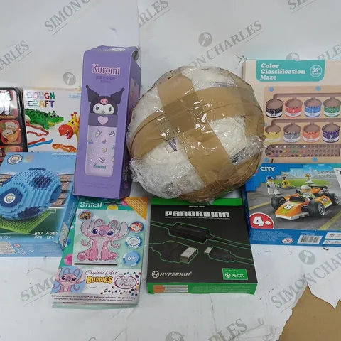 BOX OF APPROX 15 ASSORTED TOYS & GAMES TO INCLUDE MANCHESTER CITY CONSTRUCTION BALL, LEGO 60322 TOY, ACRYLIC PAINT PENS, ETC 