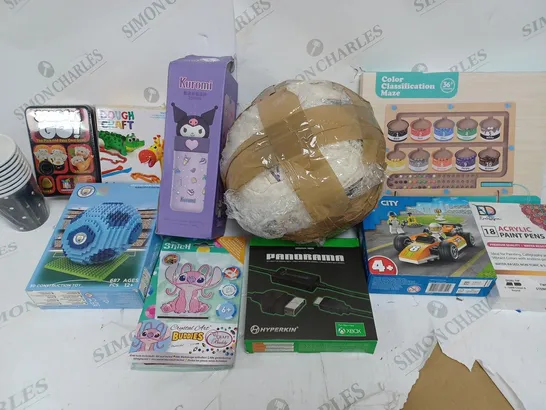 BOX OF APPROX 15 ASSORTED TOYS & GAMES TO INCLUDE MANCHESTER CITY CONSTRUCTION BALL, LEGO 60322 TOY, ACRYLIC PAINT PENS, ETC 