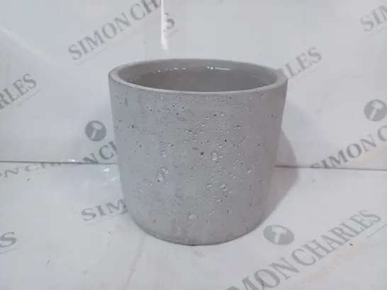 BOXED UNBRANDED ROUND CEMENT FLOWER POT