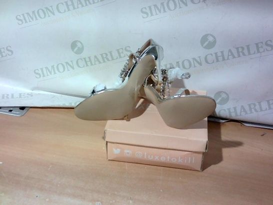 BOXED PAIR OF LUXE TO KILL HIGH HEELS SIZE 8
