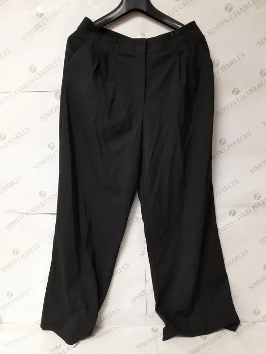 BERSHKA WIDE LEG PLEATED TROUSERS IN BLACK SIZE 14