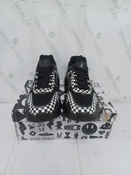 KOI FOOTWEAR MENS BLACK FORMATION CHEQUERED ATOMIC TRAINERS SIZE 11