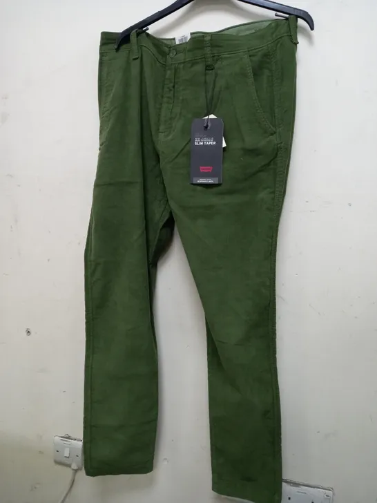 LEVIS SLIM TAPER XX CHINOS IN MOSS GREEN - 34 X 32