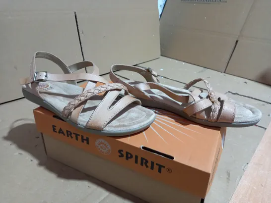 EARTH SPIRIT CUIR VERITAVLE WYATT HONEY SANDAL SIZE 7 