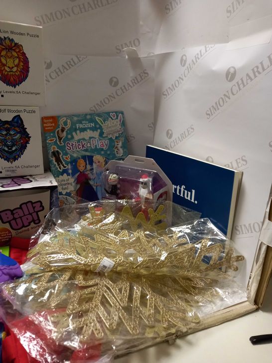 BOX OF APPROXIMATELY 10 ASSORTED TOYS AND GAMES TO INCLUDE MYSTERIOUS LION WOODEN PUZZLE, DISNEY FROZEN MAGICAL STICK AND PLAY COLOURING BOOK AND BALLZ UP! PARTY GAME