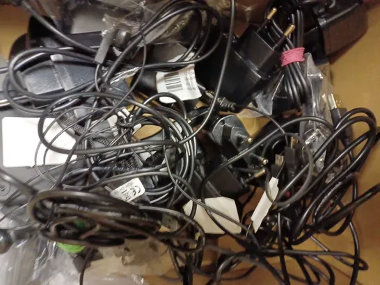 BOX OF APPROXIMATELY 15 ASSORTED EU CHARGING CABLES, PHONE DOCKS, USB CABLES, ETC