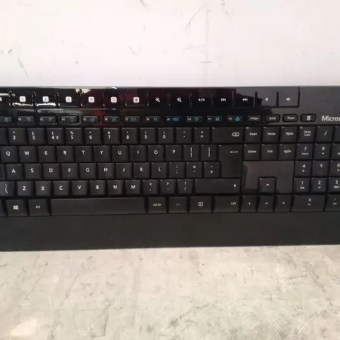 BOXED MICROSOFT WIRELESS KEYBOARD 2000