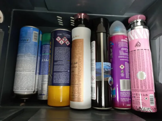 APPROXIMATELY 18 ASSORTED AEROSOLS TO INCLUDE ARIANA GRANDE BODY MIST (236ml), OUT & ABOUT WATER PROOF SPRAY (300ml), ANA ABIYEDH ROUGE AIR FRESHENER (300ml), ETC - COLLECTION ONLY