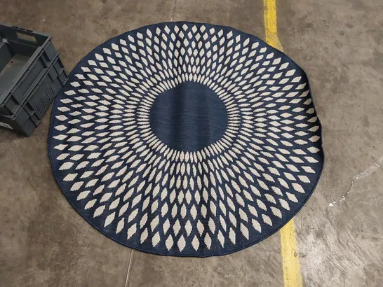 MIDNIGHT BLUE INDOOR/OUTDOOR RUG // 135 X 135CM