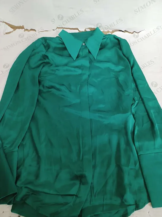 MINT VELVET GREEN STATEMENT SATIN SHIRT IN GREEN - MEDIUM