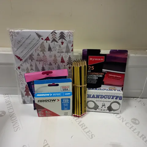 LOT OF APPROX 20 HOUSEHOLD ITEMS TO INCLUDE HANDCUFFS, CHRISTMAS WRAPPING PAPER AND PENCILS