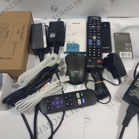 LOT OF ASSORTED TECH ITEMS TO INCLUDE MOKIN 6IN1 USB-C HUB, HDMI LEAD AND VARIOUS LAPTOP CHARGERS