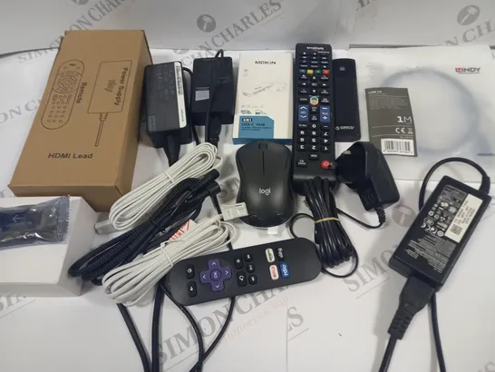 LOT OF ASSORTED TECH ITEMS TO INCLUDE MOKIN 6IN1 USB-C HUB, HDMI LEAD AND VARIOUS LAPTOP CHARGERS