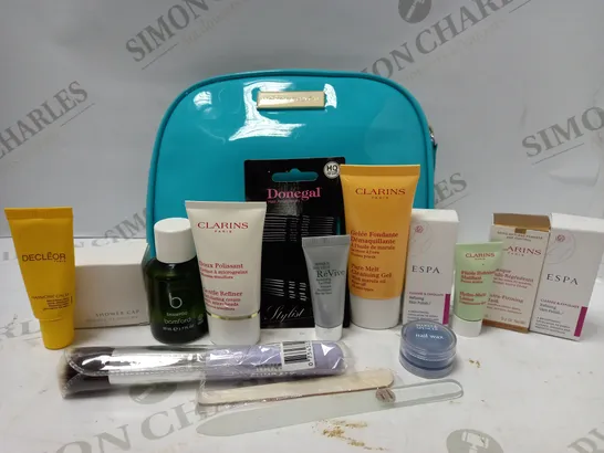 LOT OF APPROX 10 ASSORTED BEAUTY PRODUCTS TO INCLUDE CLARINS PURE MELTING CLEANSING GEL, ESPA REFINING SKIN POLISH, MOROCCANOIL SPONGE BAG, ETC 