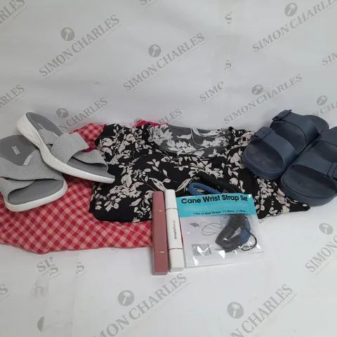 APPROXIMATELY 7 ASSORTED ITEMS TO INCLUDE SKECHERS SANDALS, KIM&CO TUNIC, SIMPLY BEAUTY HAIR REMOVER 
