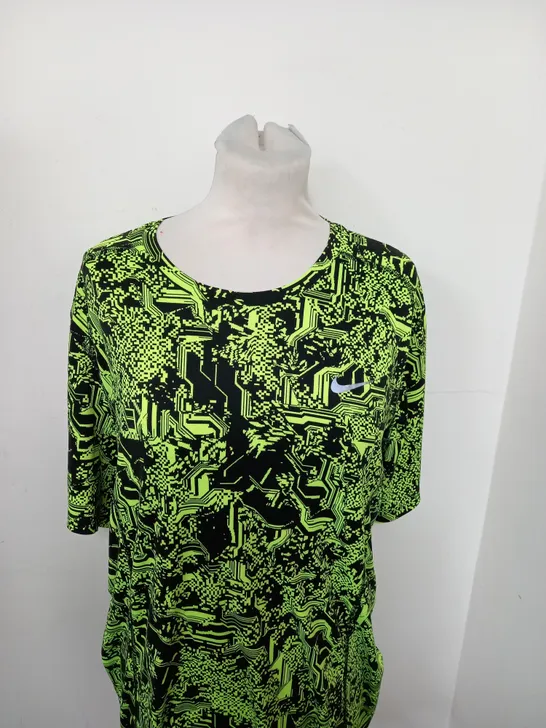 NIKE LOGO RUNNING T-SHIRT SIZE L