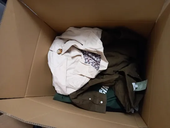 BOX OF APPROXIMATELY 25 ASSORTED CLOTHING ITEMS TO INCLUDE A BLUE ZIPPED LADIES JACKET, AND A DINOSOUR THEMED CHILDRENS BAG AND A UNDERWEAR SET