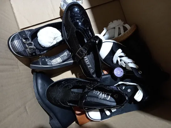 APPROXIMATELY 10 PAIRS OF ASSORTED KIDS SHOES IN VARIOUS STYLES AND SIZES 