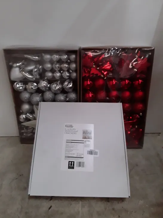 BOX CONTAINING APPROXIMATELY 7 ASSORTED BRAND NEW CHRISTMAS DECORATIONS 