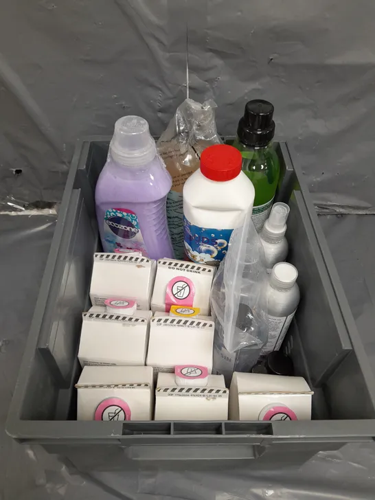 TOTE OF APPROX 10 CLEANING PRODUCTS TO INCLUDE WASHING UP LIQUID , FABRIC CONDITIONER , LAUNDRY LIQUID , ETC 