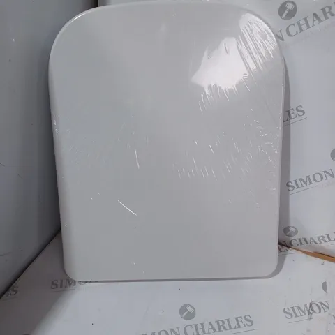 BOXED DESIGNER S60 SOFT CLOSE WHITE TOILET SEAT 