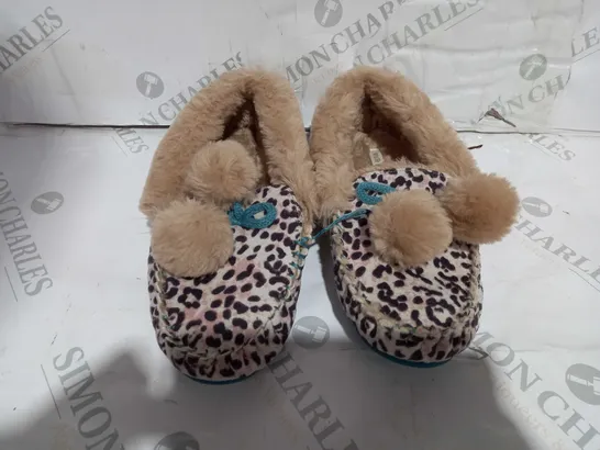 WHITE STUFF COSY LEOPARD MOCCASIN SLIPPER - UK SIZE 6