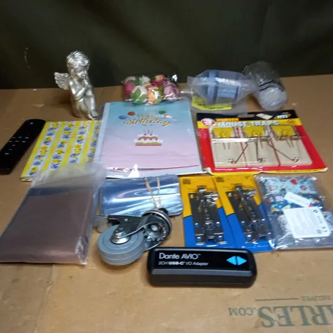 BOX OF ASSORTED ITEMS TO INCLUDE MOUSE TRAPS, DOOR LOCKS AND REMOTE CONTROLS