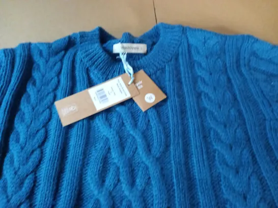 WOOL OVERS ARAN CREW NECK JUMPER IN WINTER TEAL - S