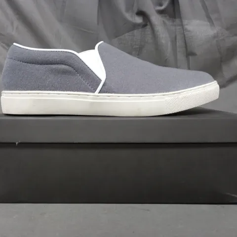 BOXED PAIR OF NEWNEU TOKYO SLIP-ON SHOES IN GREY EU SIZE 36.5