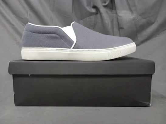 BOXED PAIR OF NEWNEU TOKYO SLIP-ON SHOES IN GREY EU SIZE 36.5