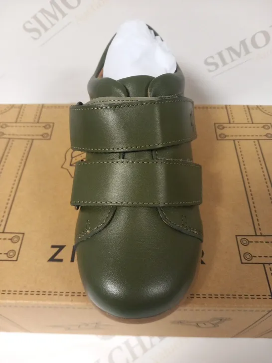 BOXED ZIG AND STAR ATOMIC DOUBLE VELCRO SHOE SIZE CHILDS 9