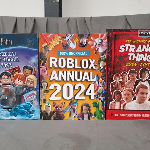 BOX OF APPROXIMATELY 10 ASSORTED BOOKS TO INCLUDE LEGO HARRY POTTER 2023 YEARBOOK, ROBLOX 2024 ANNUAL, GUIDE TO STRANGER THINGS 2024 EDITION, ETC