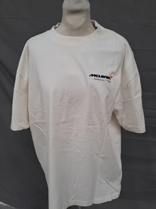 HOLLISTER MCLAREN FORMULA 1 EVOLUTION T-SHIRT IN OFF WHITE SIZE LARGE