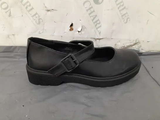 APPROXIMATELY 10 LILLEY'S BLACK LEATHER BUCKLE OPEN TOP SHOES IN SIZE 2