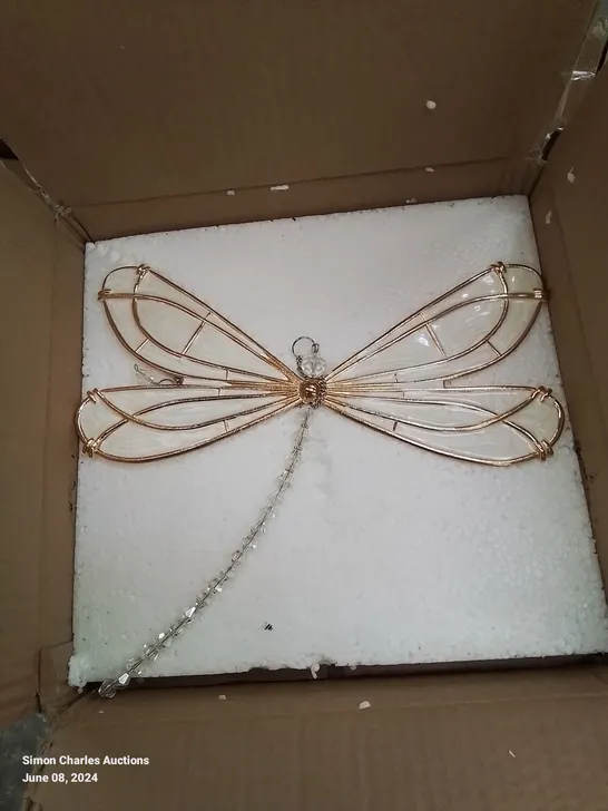 BOXED CRYSTAL DRAGONFLY WALL DECOR PIECE 