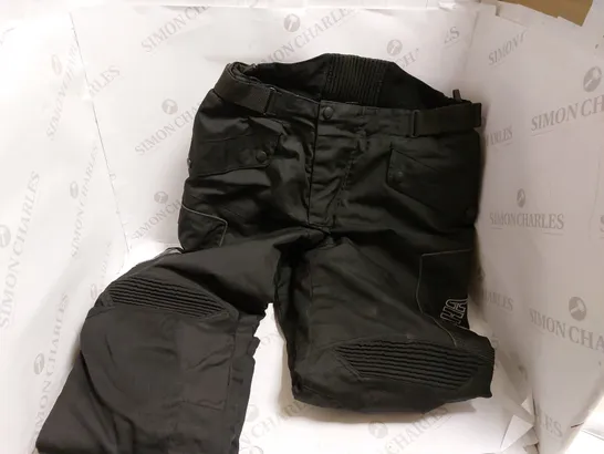 BOX OF 2 ITEMS TO INCLUDE AKASO LEATHER JACKET SIZE EU48 AND RICHA MOTORCYCLE LEATHER TROUSERS SIZE UNKNOWN