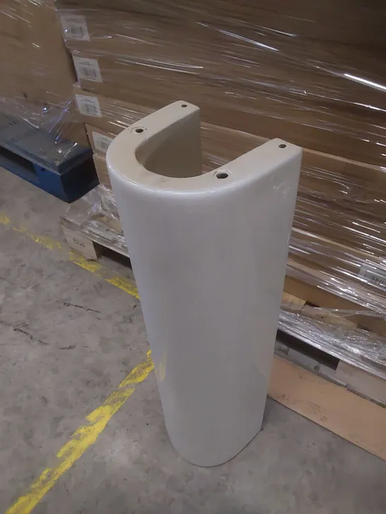 BOXED WHITE CERAMIC PEDESTAL 680 × 170 × 155mm